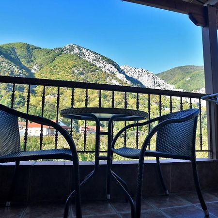 Hotel Παραδοσιακο Káto Loutrákion Exteriör bild